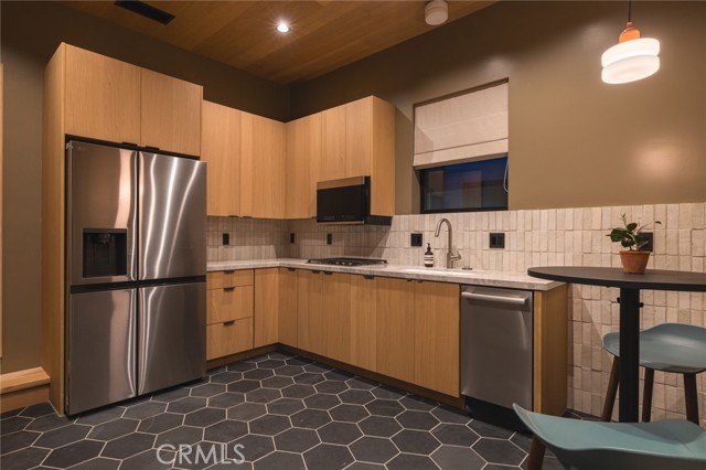 Detail Gallery Image 45 of 57 For 2212 Cliff Dr, Newport Beach,  CA 92663 - 5 Beds | 5/1 Baths