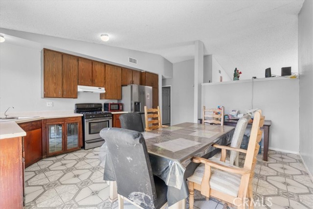 544 N Loretta Street, Rialto CA: https://media.crmls.org/medias/58de89ae-7d5e-40ea-81f8-946d67f8bd6c.jpg
