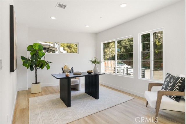 Detail Gallery Image 11 of 25 For 2401 Yorkshire Dr, Los Angeles,  CA 90065 - 3 Beds | 2/1 Baths