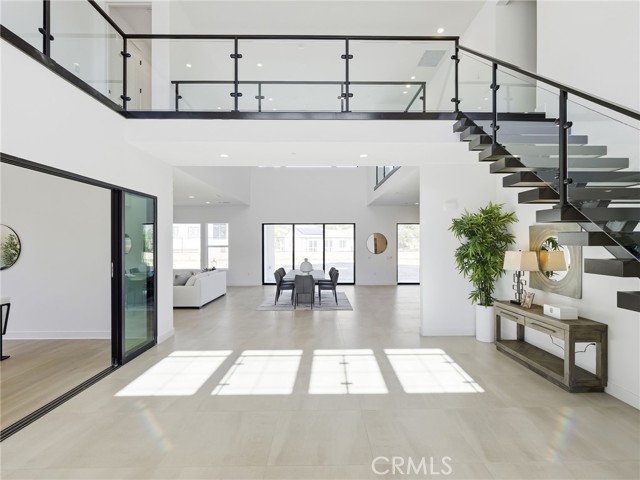 Detail Gallery Image 4 of 48 For 22849 W Seaqua Cir, Chatsworth,  CA 91311 - 6 Beds | 6/1 Baths