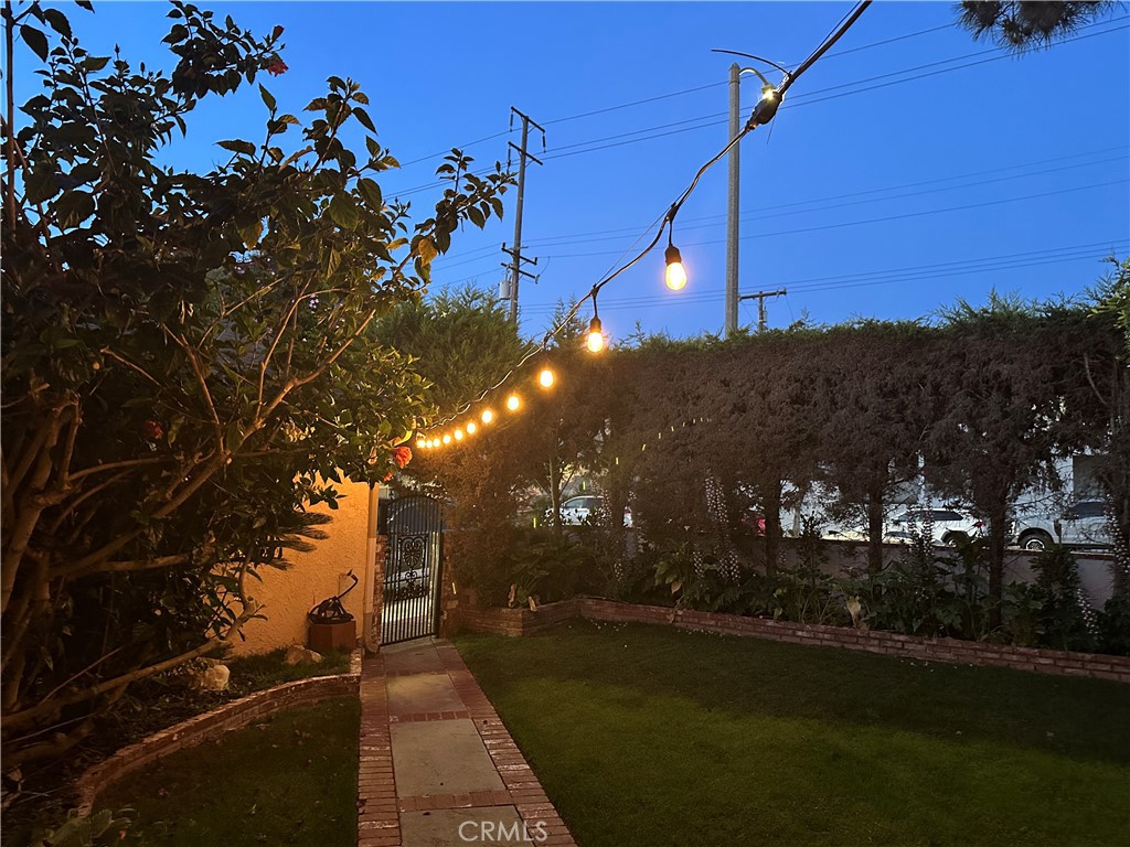 https://media.crmls.org/medias/58e16a4a-1ea2-4a53-a101-788785512e97.jpg?preset=X-Large
