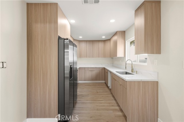 Detail Gallery Image 8 of 31 For 8028 Coldwater Canyon Ave, North Hollywood,  CA 91605 - 3 Beds | 2 Baths