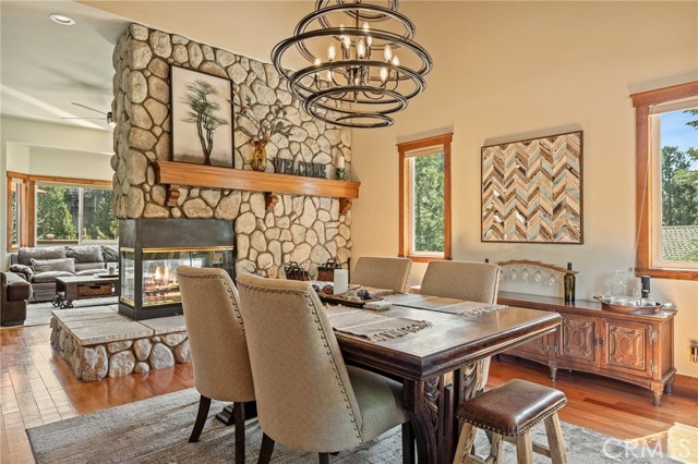 Detail Gallery Image 5 of 52 For 813 Brentwood, Lake Arrowhead,  CA 92352 - 4 Beds | 3/1 Baths