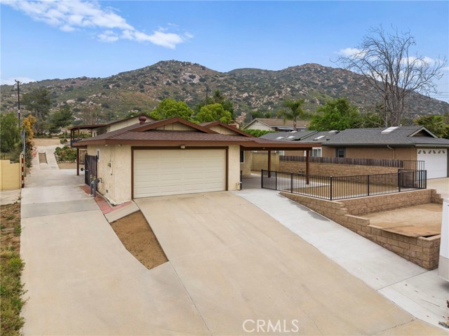 Detail Gallery Image 1 of 40 For 2841 Huerta Way, Norco,  CA 92860 - 3 Beds | 2 Baths