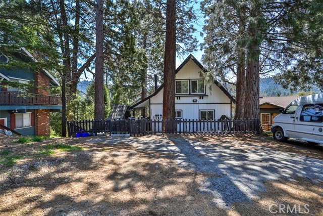 Detail Gallery Image 2 of 59 For 24833 Matterhorn Ct, Crestline,  CA 92325 - 4 Beds | 2 Baths