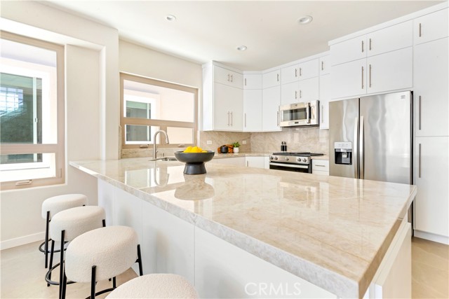 Detail Gallery Image 9 of 30 For 125 24th St, Newport Beach,  CA 92663 - 4 Beds | 3/1 Baths