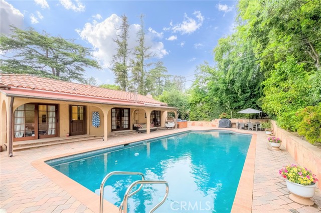 516 Orange Grove Avenue, South Pasadena CA: https://media.crmls.org/medias/58e51227-55af-4317-8cfe-b0714300b3b1.jpg