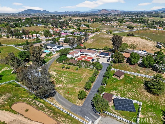 Detail Gallery Image 12 of 73 For 36020 Valencia Way, Temecula,  CA 92592 - 4 Beds | 3 Baths