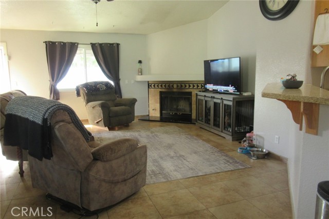 Detail Gallery Image 7 of 28 For 13531 Thistle St, Victorville,  CA 92392 - 3 Beds | 2 Baths