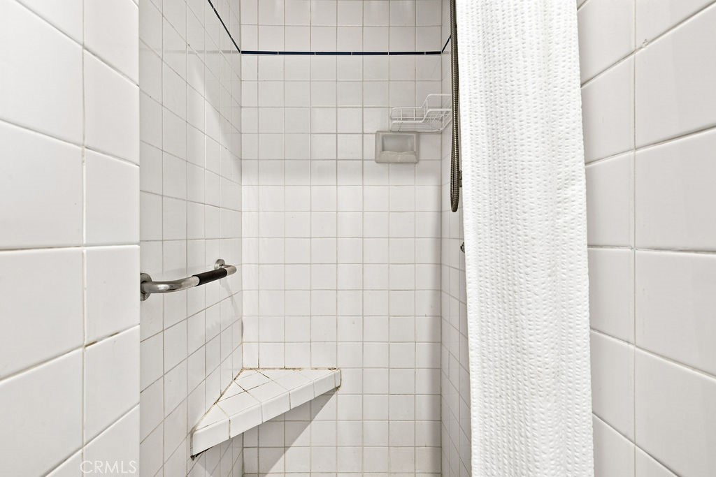 https://media.crmls.org/medias/58e6fef0-9008-4d5d-9308-e0afd66dd80d.jpg?preset=X-Large
