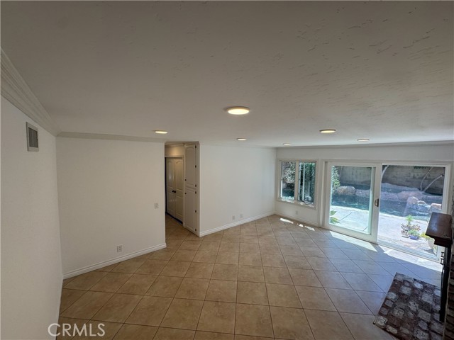 21041 Shaw Lane, Huntington Beach CA: https://media.crmls.org/medias/58e7b9fe-e3e7-469a-97c9-f56ac98a4b5d.jpg
