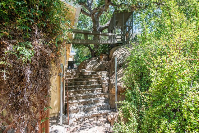 23329 Raymond Street, Chatsworth CA: https://media.crmls.org/medias/58e80993-0d92-47f4-9979-3b27ac1e79af.jpg