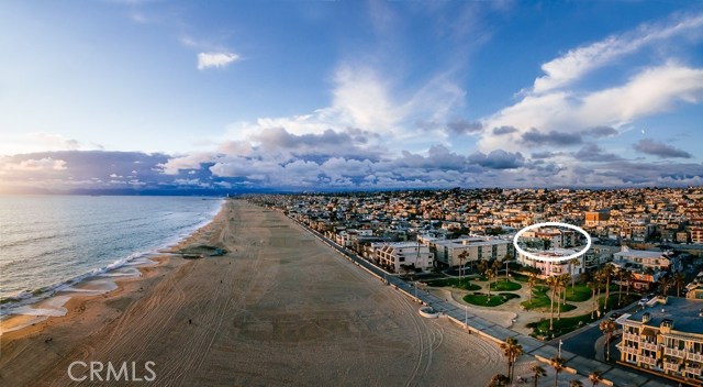 5 doors to the beach and 2 blocks to Pier Avenue