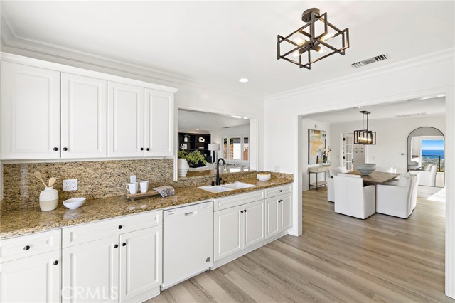 Detail Gallery Image 11 of 36 For 1651 Thurston Dr, Laguna Beach,  CA 92651 - 3 Beds | 3/1 Baths
