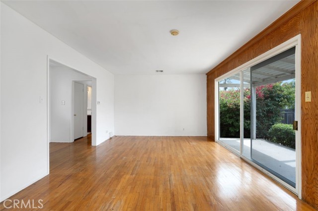 9933 Norwich Avenue, Mission Hills (San Fernando) CA: https://media.crmls.org/medias/58e8670a-bdba-4729-8dbf-b5cce9a4a6d5.jpg