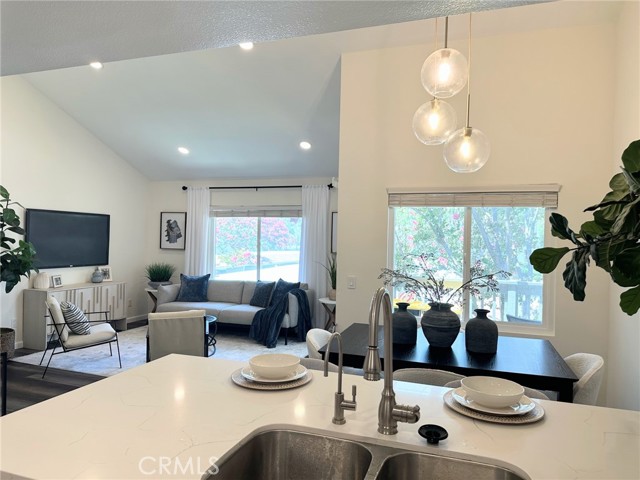 302 Lemon Grove, Irvine CA: https://media.crmls.org/medias/58e871e0-6934-47c4-98b2-ddc94388c2d5.jpg