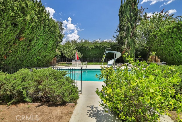 17313 Citronia Street, Northridge CA: https://media.crmls.org/medias/58e891c7-e2b1-4bed-8796-7e62558eb1d4.jpg