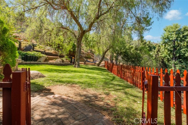 9530 Wheatland Avenue, Shadow Hills CA: https://media.crmls.org/medias/58e89e71-9590-485f-b4a8-a7cdcf62d9a9.jpg