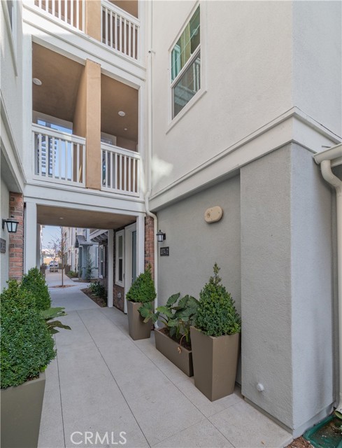 Detail Gallery Image 2 of 31 For 1074 N Anaheim Blvd #2,  Anaheim,  CA 92801 - 2 Beds | 2/1 Baths