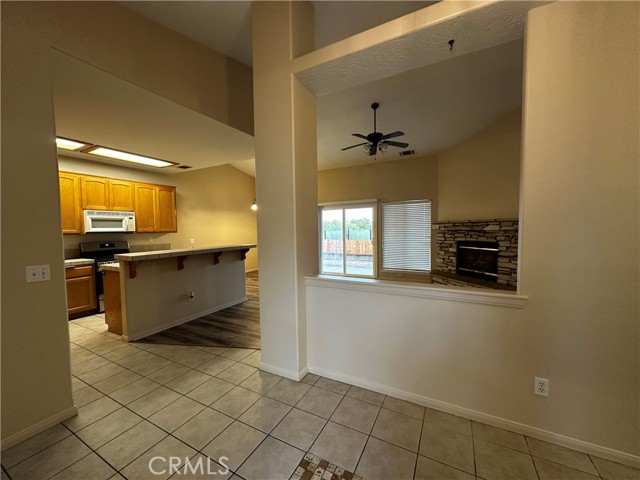 Detail Gallery Image 6 of 21 For 14075 Driftwood, Victorville,  CA 92395 - 4 Beds | 3 Baths