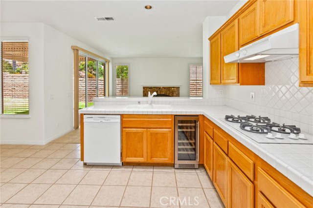 2311 Gillingham Circle, Thousand Oaks CA: https://media.crmls.org/medias/58e9ff68-77bc-4500-a6e4-246bbf90999f.jpg