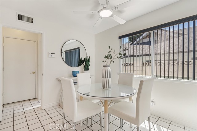 Detail Gallery Image 11 of 42 For 12131 Woodley Ave, Granada Hills,  CA 91344 - 4 Beds | 2/1 Baths