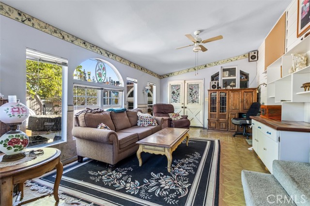 Detail Gallery Image 2 of 21 For 1555 Hillcrest, Fallbrook,  CA 92028 - 5 Beds | 4 Baths