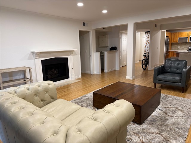 Detail Gallery Image 10 of 30 For 18324 Clark #120,  Tarzana,  CA 91356 - 2 Beds | 2 Baths