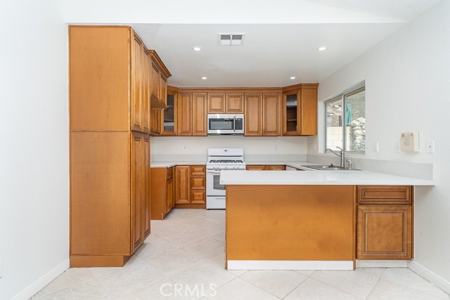 Detail Gallery Image 5 of 22 For 5705 N Crescent, San Bernardino,  CA 92407 - 3 Beds | 2 Baths