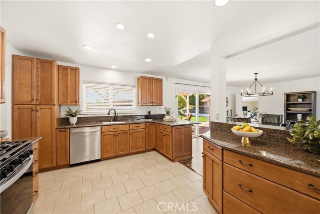 Detail Gallery Image 15 of 53 For 3525 Waco Ave, Simi Valley,  CA 93063 - 3 Beds | 2 Baths