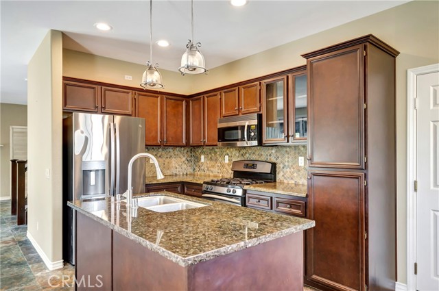 Detail Gallery Image 13 of 65 For 27735 Summer Grove Pl, Valencia,  CA 91354 - 4 Beds | 3 Baths