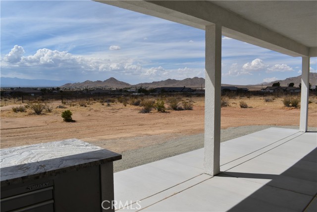 16944 Pauhaska Road, Apple Valley CA: https://media.crmls.org/medias/58ededfc-4af1-4b69-831e-a246754be9aa.jpg