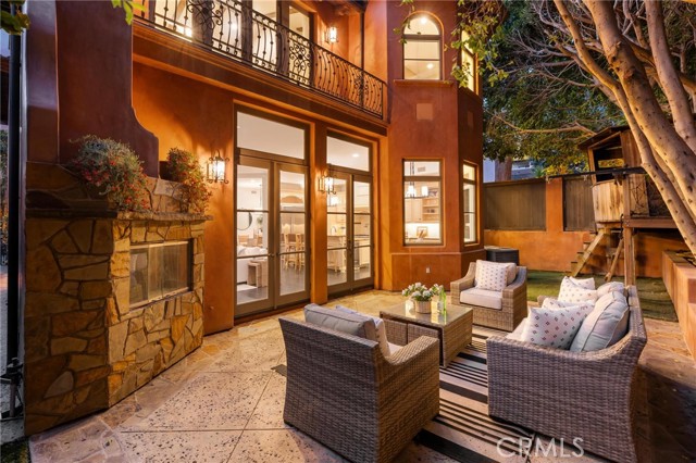 Detail Gallery Image 63 of 64 For 2516 Walnut Ave, Manhattan Beach,  CA 90266 - 5 Beds | 5/1 Baths