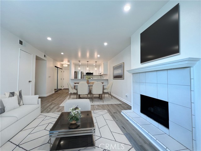 Detail Gallery Image 5 of 26 For 1940 N Highland Ave #25,  Los Angeles,  CA 90068 - 2 Beds | 2 Baths