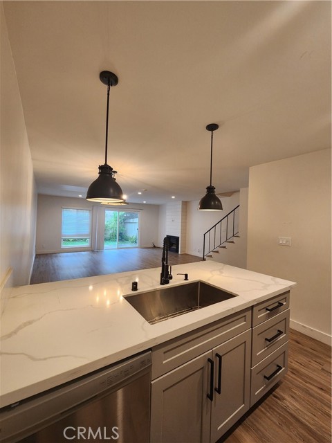 Detail Gallery Image 11 of 36 For 120 S Francisca Ave #18,  Redondo Beach,  CA 90277 - 2 Beds | 2/1 Baths