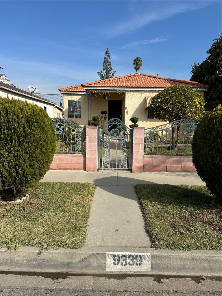 Detail Gallery Image 1 of 1 For 9339 Bascom St, Pico Rivera,  CA 90660 - 3 Beds | 1 Baths