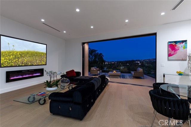 Detail Gallery Image 50 of 58 For 5134 Medina Rd, Woodland Hills,  CA 91364 - 5 Beds | 5/1 Baths