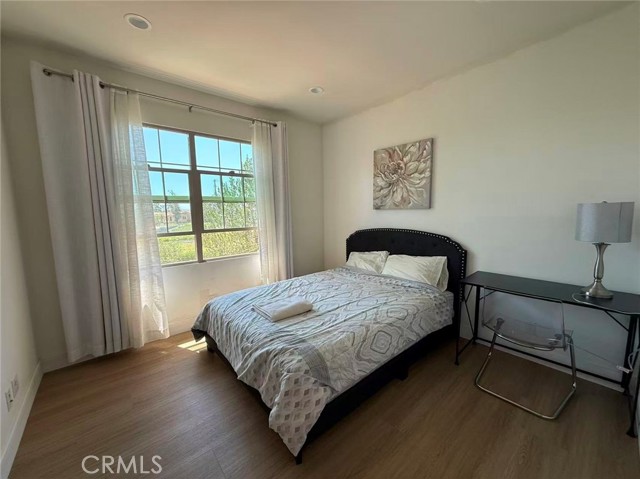 Detail Gallery Image 11 of 16 For 200 Augustine, Irvine,  CA 92618 - 4 Beds | 3/1 Baths