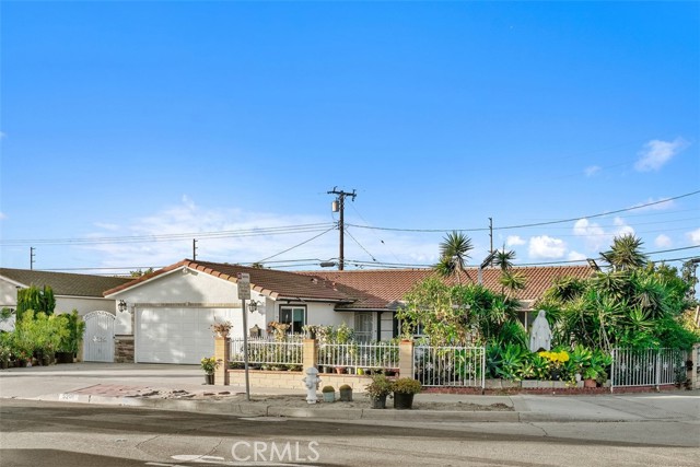 Detail Gallery Image 28 of 31 For 5201 W Henderson Pl, Santa Ana,  CA 92704 - 3 Beds | 2 Baths