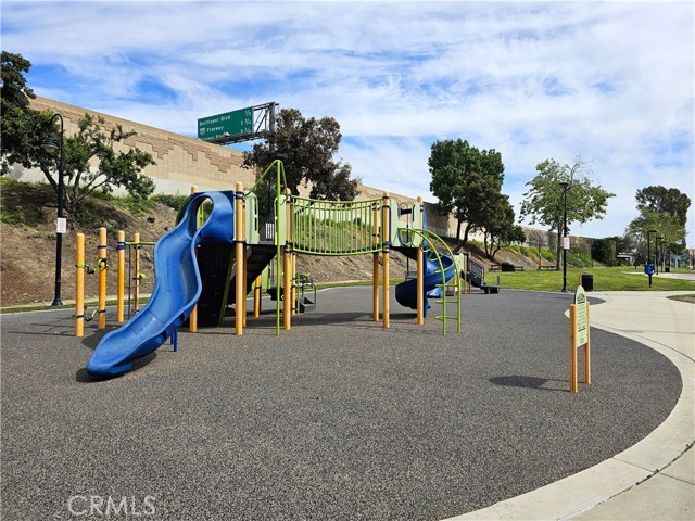 Image 17 of 38 For 9116 Palm Street