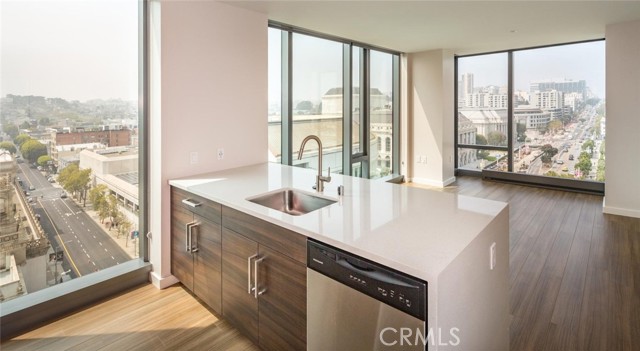 150 Van Ness Avenue, San Francisco CA: https://media.crmls.org/medias/58f22f58-08fa-496c-91e6-3f92dbac9fa7.jpg
