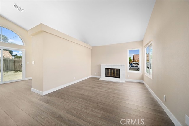 Detail Gallery Image 2 of 10 For 36937 Charter Ct, Palmdale,  CA 93552 - 3 Beds | 2 Baths