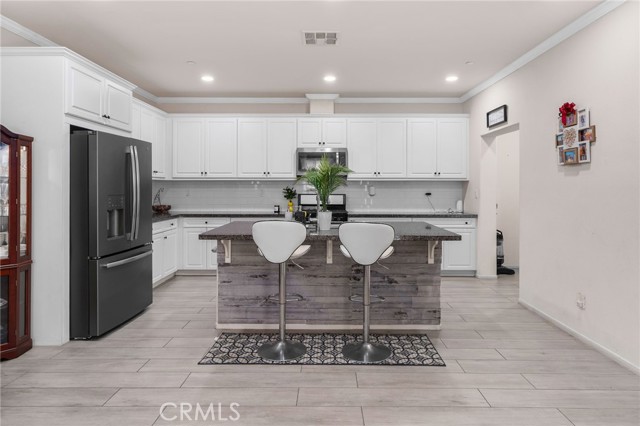 3134 E La Avenida Drive, Ontario CA: https://media.crmls.org/medias/58f296b0-3778-4d0e-8469-32132cc1d490.jpg