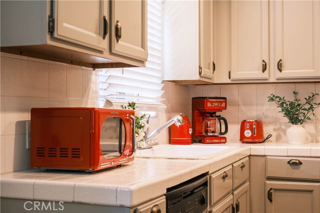 265 N Mar Vista Avenue, Pasadena CA: https://media.crmls.org/medias/58f2b8b9-7a15-48a8-9199-a6abcb522472.jpg