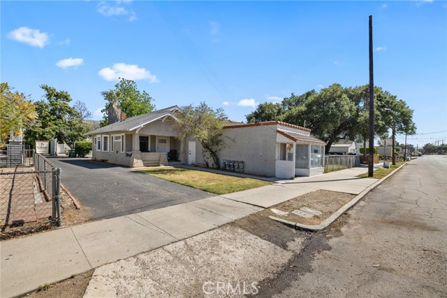 608 E Main Street, Santa Paula CA: https://media.crmls.org/medias/58f3e0e7-b7aa-4c4a-bead-ef2f92c4d5df.jpg