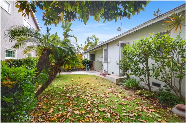 1314 Palm Avenue, Huntington Beach CA: https://media.crmls.org/medias/58f3e9ea-c7b3-4176-9e74-13d61ed8c856.jpg