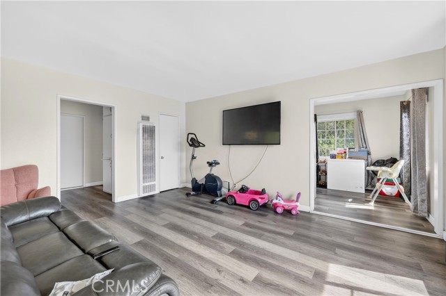 Detail Gallery Image 12 of 75 For 223 N Chester, Compton,  CA 90221 - – Beds | – Baths