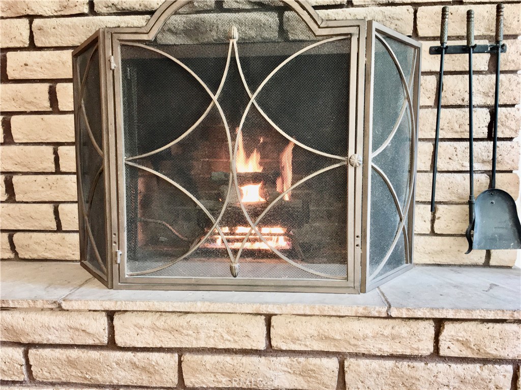 https://media.crmls.org/medias/58f61c8b-1a2b-49ab-b666-5b880301390c.jpg?preset=X-Large