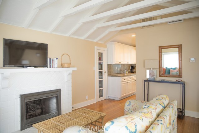 Detail Gallery Image 12 of 43 For 1086 Glenneyre St, Laguna Beach,  CA 92651 - 2 Beds | 1 Baths