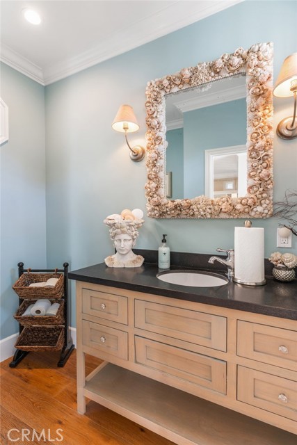 Detail Gallery Image 5 of 37 For 220 Coral, Newport Beach,  CA 92662 - 3 Beds | 3/1 Baths